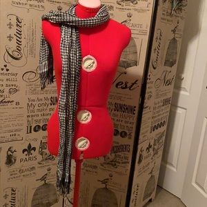 3/$12 SALE 🌈 Black & white fashion scarf